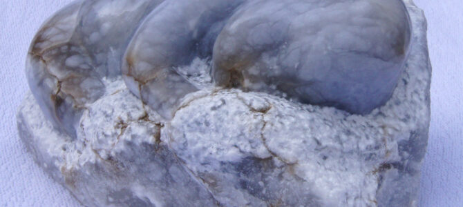 Baby in blauwe albast